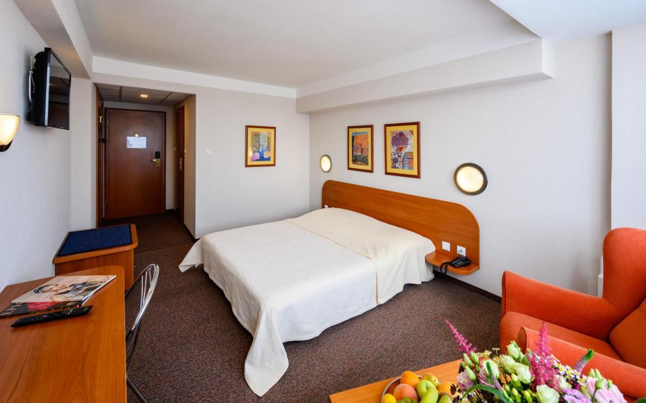 Hotel Lux Банска бистрица Екстериор снимка